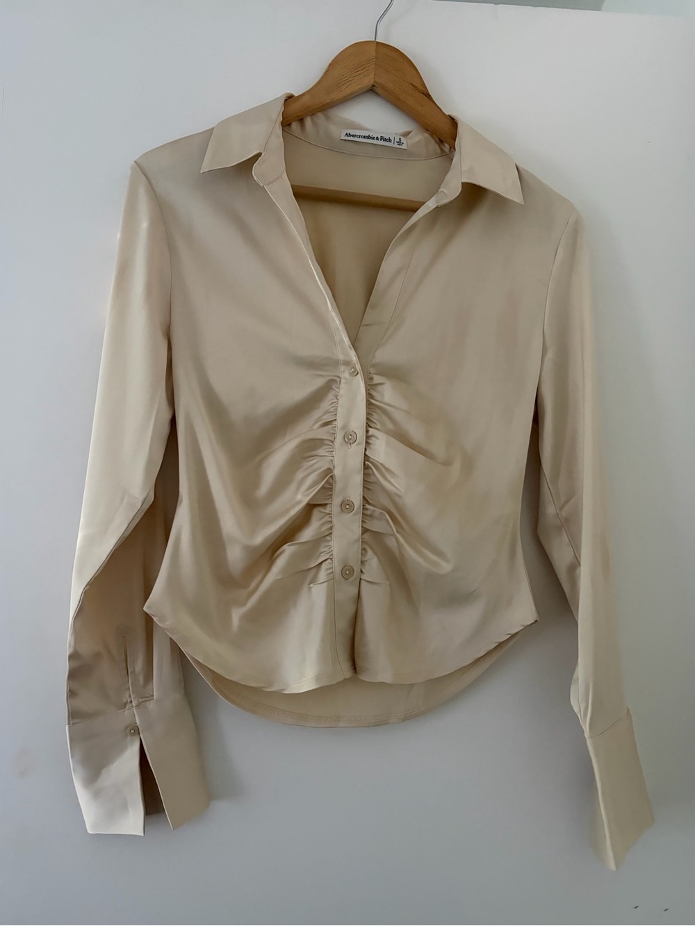 Abercrombie & Fitch — Tokyo, cream satin ruched button-front blouse - Picture 1 of 4